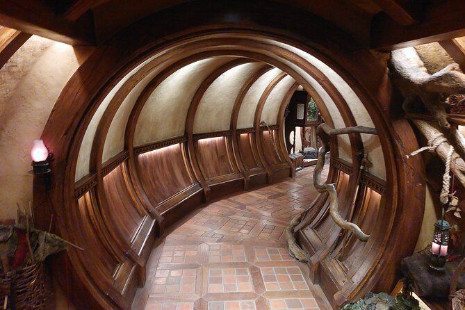 2-Day Hobbiton, Rotorua, Waitomo Caves Tour from Auckland with Accommodation - 6:25am pickup and the long Waikato drive to Hobbiton