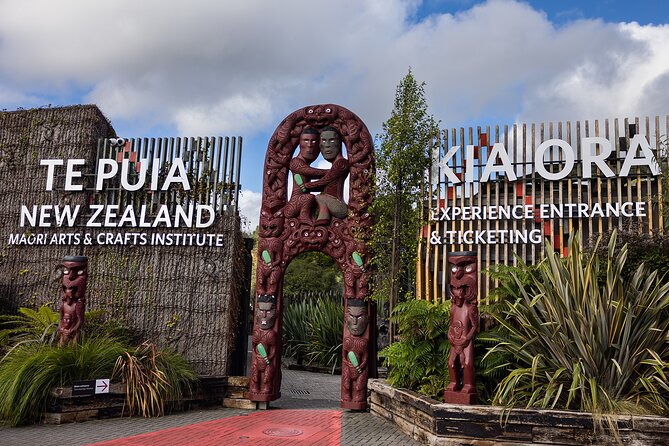 2-Day Hobbiton, Rotorua, Waitomo Caves Tour from Auckland with Accommodation - Te Puia geothermal and Māori arts: guided time at the thermal zone