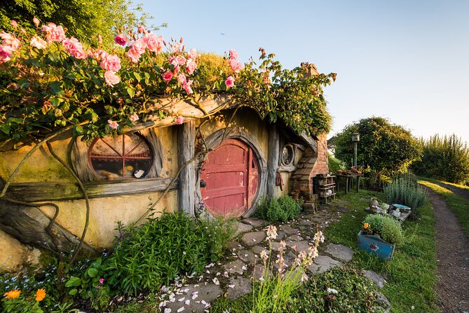 2 Day Tour Auckland to Hobbiton, Waitomo, Rotorua and Taupo - Waikato road time: farming country, rivers, and photo moments
