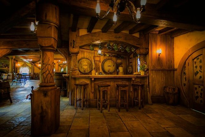 2 Day Waitomo Caves, Hobbiton Movie Set and Rotorua Tour from Auckland - Why this overnighter beats a long day trip from Auckland