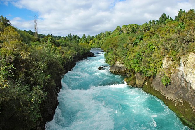 3-Day Hobbiton, Rotorua, Whakarewarewa, and Waitomo Tour - Waitomo Glowworm Caves: the underground boat moment
