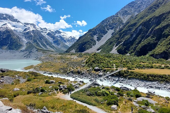 4 Day Tour to Milford Sound, Mount Cook & More from Auckland - 6:00 am start and the Auckland-to-Queenstown flight