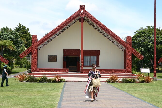 5-Day Bay of Islands, Auckland, Hobbiton, Rotorua & Waitomo Tour - Hotels, group size, and how the schedule affects your day