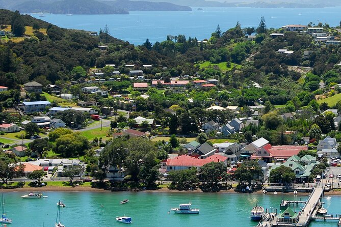 5-Day Bay of Islands, Auckland, Hobbiton, Rotorua & Waitomo Tour - Day 1: Paihia, Russell, and the Hole in the Rock cruise