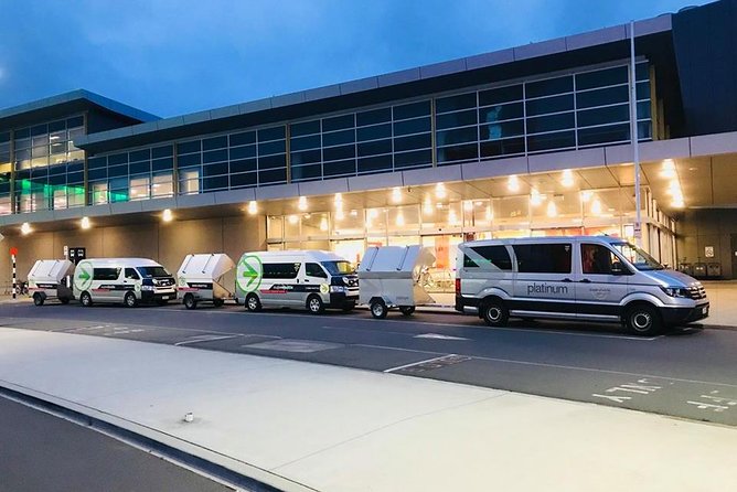 Arrival Transfer: Auckland Airport to Auckland Central City Centre - The shared minivan ride: what “up to 11 travelers” means for you