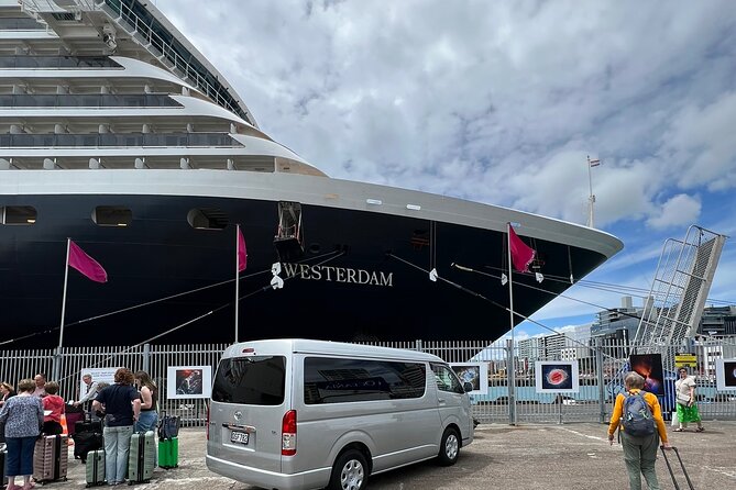 Auckland Airport Private Transfers in a Luxury Minibus - Starting Point and Getting Oriented: Auckland Central as the Reference