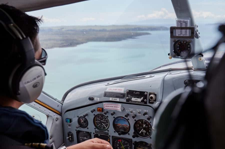 Auckland: Auckland City & Hauraki Gulf Scenic Flight - Auckland Skyline and Sky Tower Half-Orbit for Photos