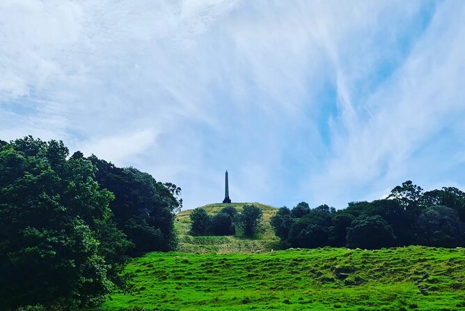 Auckland City Highlights Full Day Tour - One Tree Hill: quick guided time for a hilltop reset