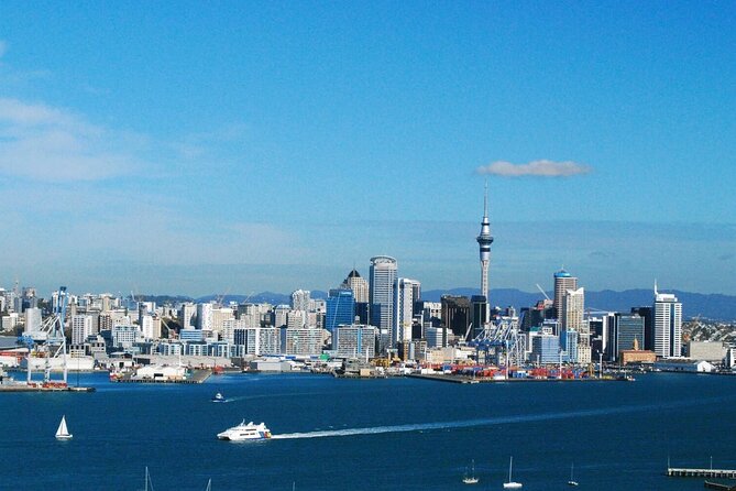Auckland City Highlights Private Tour - Harbour Bridge crossing: learn the story while you travel