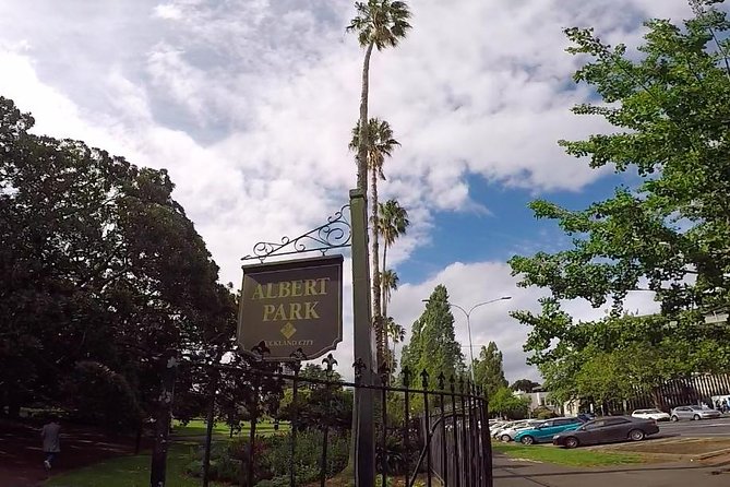 Auckland City Volcano & Scenic Highlights Tour - Auckland Domain: where the volcano story meets the city’s basics