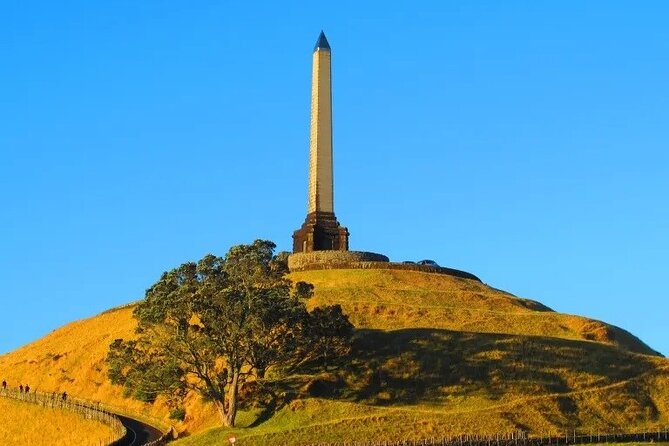 Auckland City Volcano & Scenic Highlights Tour - Mount Eden: the hike that earns its hype (and the 360 view)