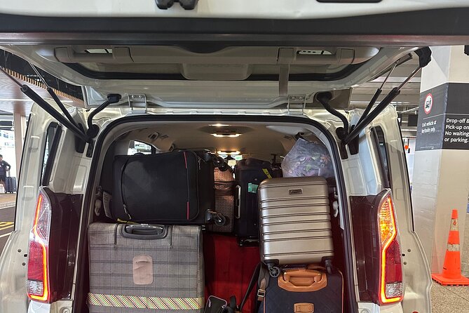 Auckland Downtown Hotel Transfers to/from Cruise Ship in Minivan - Where the driver meets you in Auckland Central