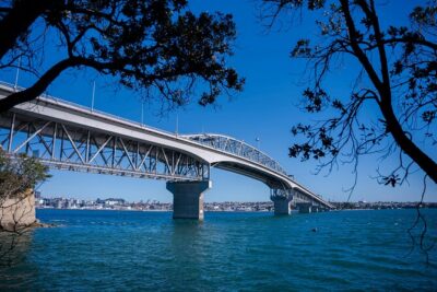 Auckland Full Day Attractions & Museums Tour - Getting your bearings with Auckland icons: Harbour Bridge and Mount Eden