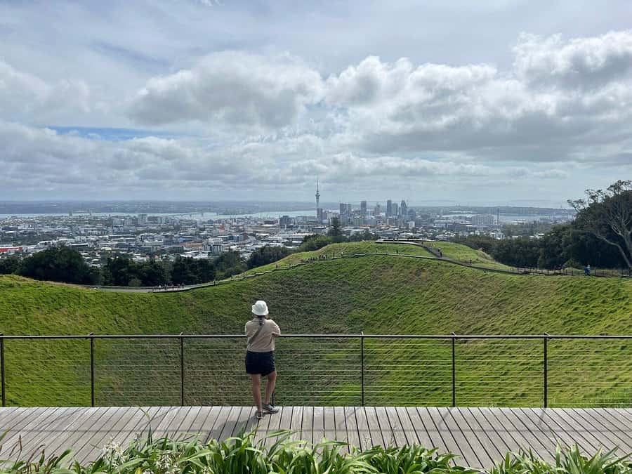 Auckland: Half-Day Auckland Volcanoes Tour - Mount Eden: The Classic Crater Rim Finale