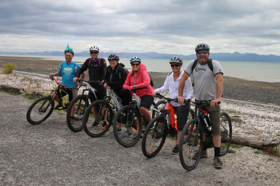 Auckland Half-Day Ebike Tour Excursion - Western Springs to Meola: lakeside calm and peninsula views