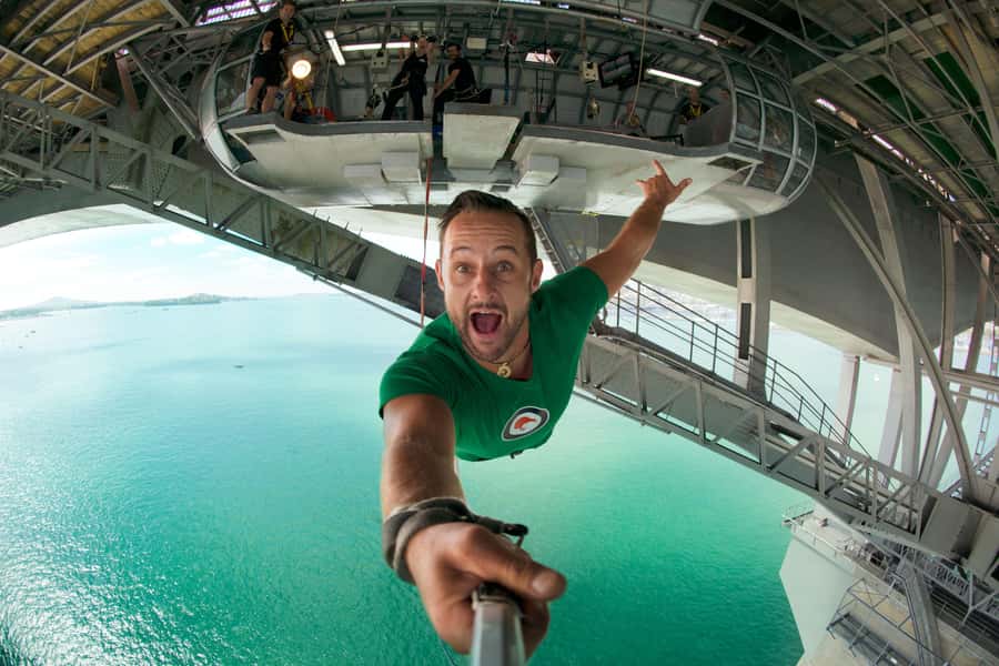 Auckland Harbour Bridge Climb & Bungy Combo - The no-phone moment: how to get great memories without filming