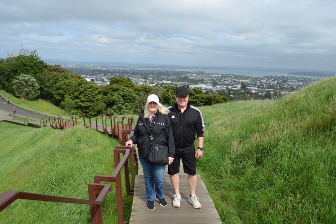 Auckland Highlights Full Day Guided Tour - Arataki Visitor Centre: Maori Culture Info and Waitakere Range Gateway