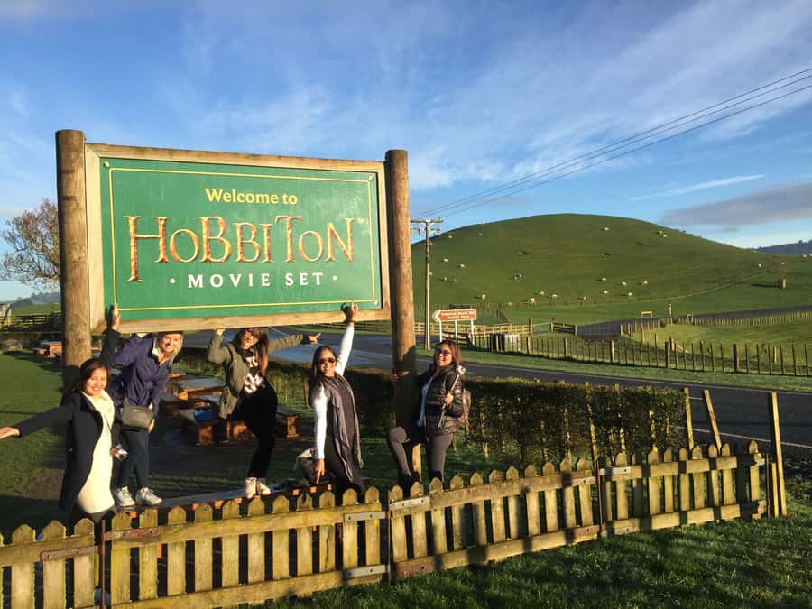 Auckland: Hobbiton and Rotorua Day Tour including Te Puia - Should You Book This Hobbiton and Te Puia Day Tour?