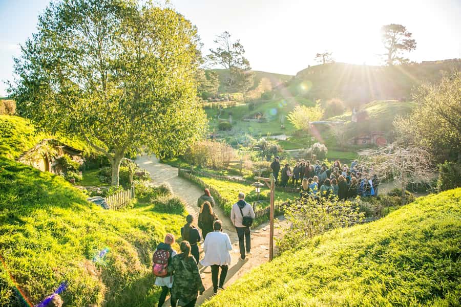 Auckland: Hobbiton Movie Set Day Trip with Festive Lunch - Skip-The-Line Entrance and Why You Feel “On Time” Instead of “Rushed”