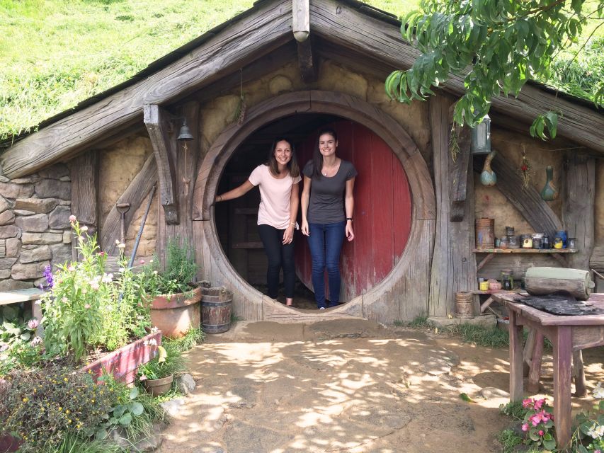 Auckland: Hobbiton Movie Set Day Trip with Festive Lunch - Party Marquee Buffet Lunch: What You’re Actually Eating