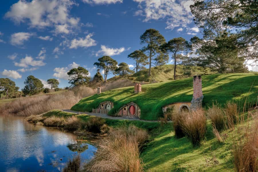 Auckland: Hobbiton Movie Set Tour with Lunch - Party Marquee Buffet Lunch: The Meal That Changes the Day