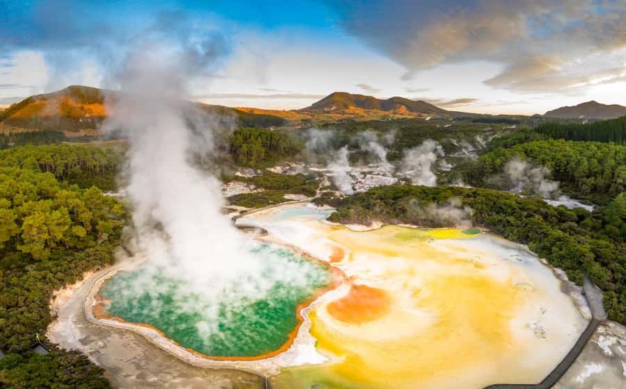 Auckland: Hobbiton, Rotorua and Wai-O-Tapu Day Tour - Oakland-to-Middle-earth: what the Waikato drive really adds