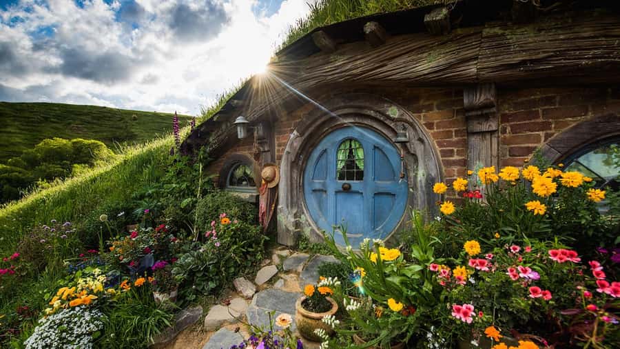Auckland: Hobbiton, Rotorua and Wai-O-Tapu Day Tour - Shire’s Rest to hobbit doors: how the Hobbiton visit works
