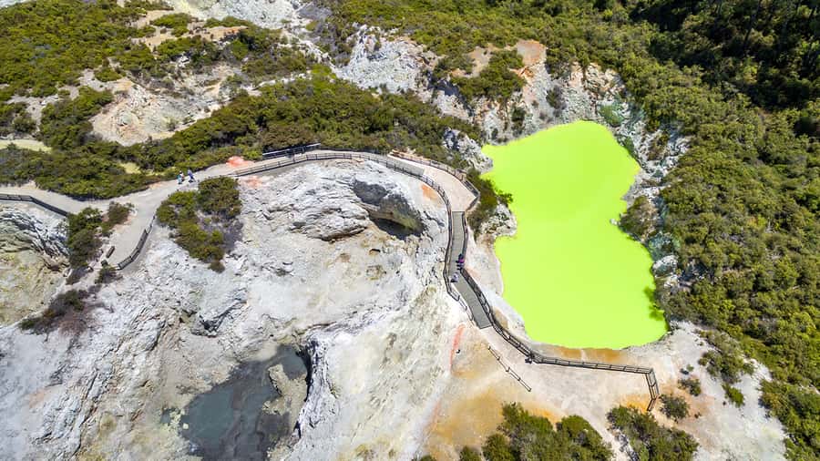 Auckland: Hobbiton, Rotorua and Wai-O-Tapu Day Tour - Should you book this day tour? My take