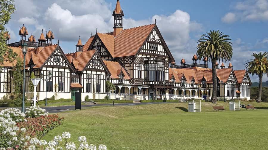 Auckland: Hobbiton, Waitomo Caves, and Rotorua 1-Way Tour - Hobbiton Movie Set: How the Tour Turns Film Magic Into a Real Place