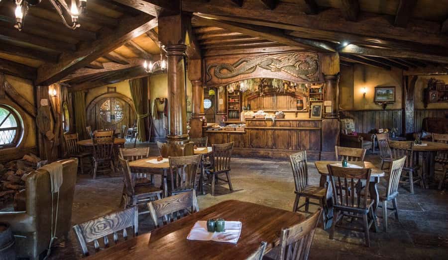 Auckland: Hobbiton & Waitomo Glow Worm Caves Private Tour - Price and logistics: is $591 per person actually good value?