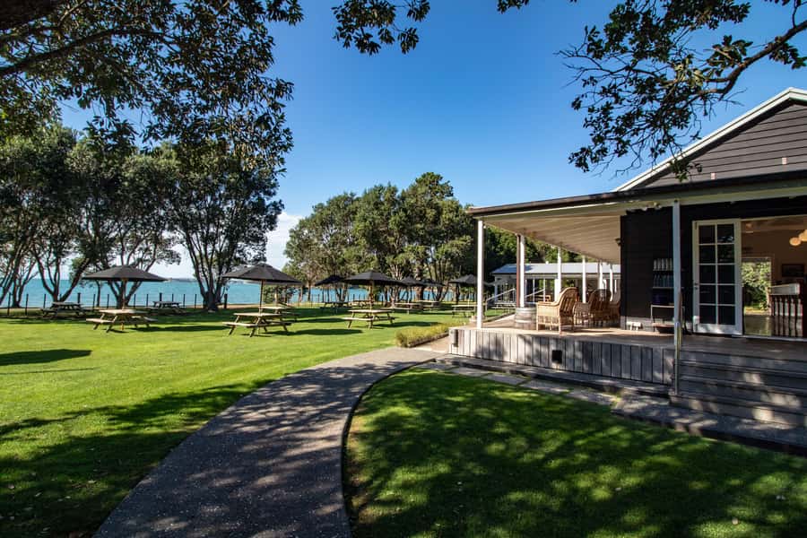 Auckland: Man O' War Vineyard Ferry (Waiheke Island) - Direct Auckland–Waiheke Cruising to Man O’ War Bay