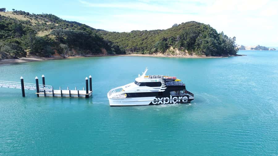 Auckland: Man O' War Vineyard Ferry (Waiheke Island) - Tasting Room Restaurant and Wine Flights: Book Smart