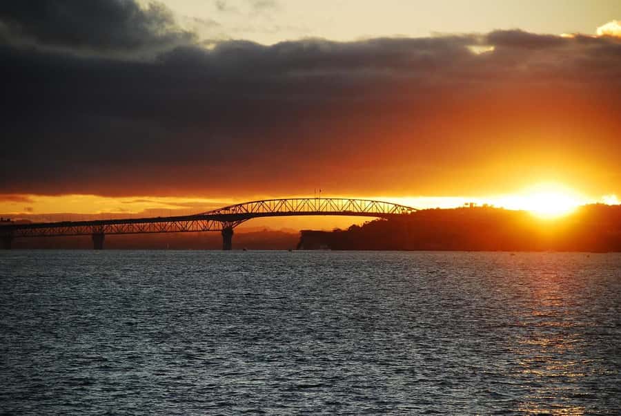 Auckland: Nightlights Harbour Cruise with Canapés and Drink - The two-hour route: skyline views with the best hits up close