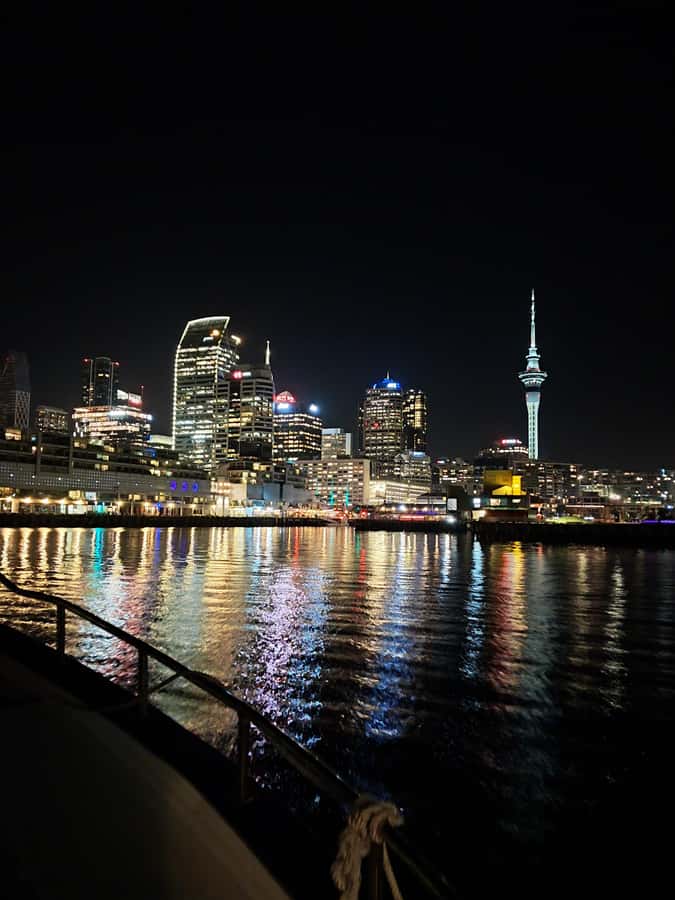 Auckland: Nightlights Harbour Cruise with Canapés and Drink - Canapés and one drink: simple comfort that keeps the mood right