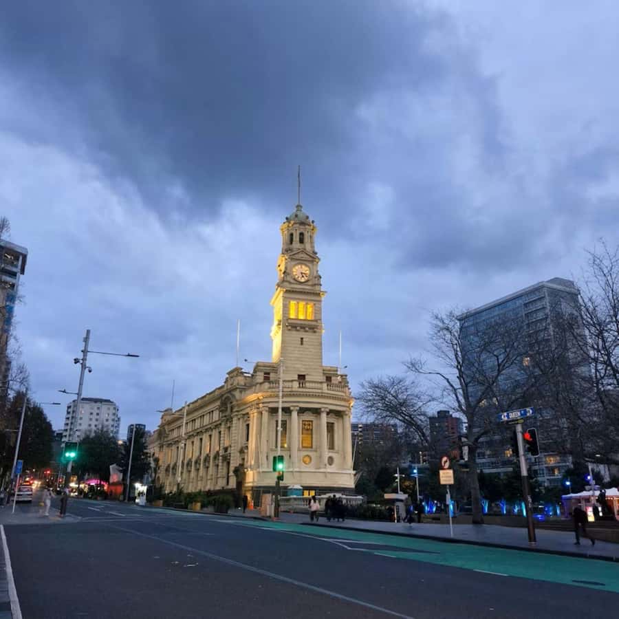 Auckland: Private Walking Tour with a Local - How the Walk Really Works: Meet, Photo Stop, Stories, Views