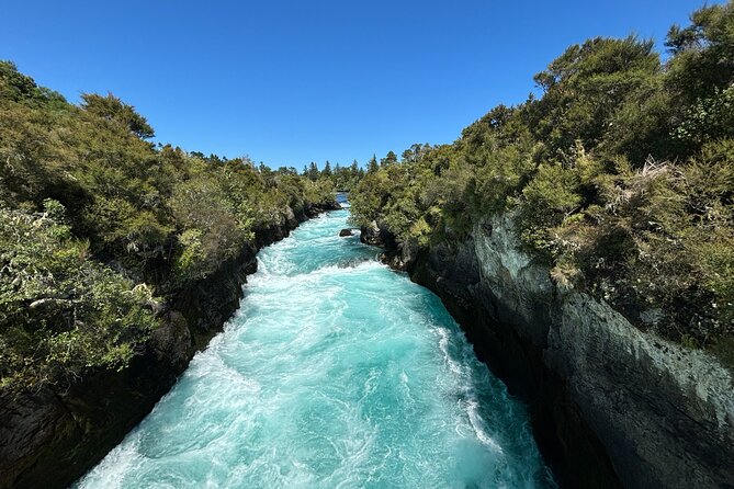Auckland: Rotorua, Taupo, Waiotapu & Huka Falls Private Trip - Huka Falls tracks: short walk, huge river energy