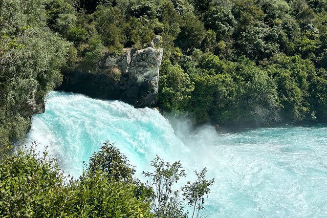 Auckland: Rotorua, Taupo, Waiotapu & Huka Falls Private Trip - Taupō town and lake time: a lunch break zone even without lunch included