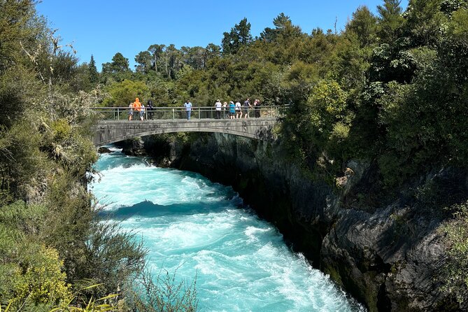 Auckland: Rotorua, Taupo, Waiotapu & Huka Falls Private Trip - Private guide value: schedule control, photo help, and small detours
