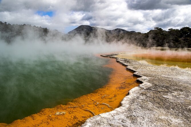 Auckland: Rotorua, Taupo, Waiotapu & Huka Falls Private Trip - Wai-O-tapu geysers and Lady Knox: your 90 minutes of controlled chaos