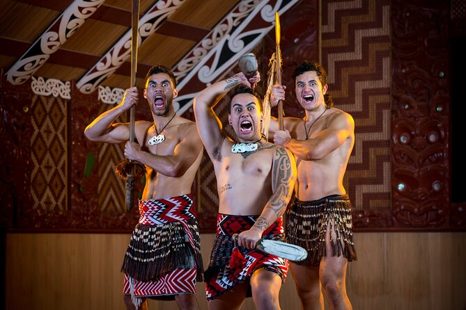 Auckland: Rotorua Tour with Waiotapu, Te Puia and Maori Haka - Rotorua Town Break: enough time to change gears