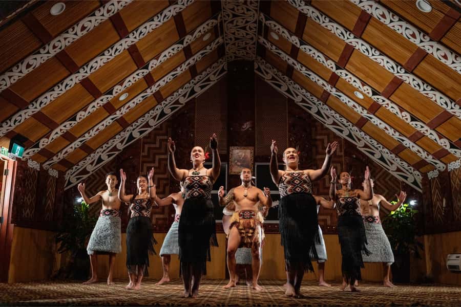 Auckland: Rotorua Wai-O-Tapu, Te Puia with Haka - Wai-O-Tapu walking reality: how to enjoy it without feeling rushed