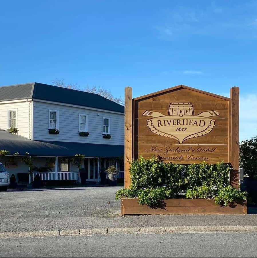 Auckland: Scenic Boat Cruise to the Riverhead Tavern - Onboard bar and commentary: a day that stays relaxed, not scripted