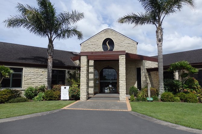 Auckland Scenic Day Tour Full-Day- 8 HOURS - Cornwall Park and Auckland Domain: One Tree Hill plus glasshouses