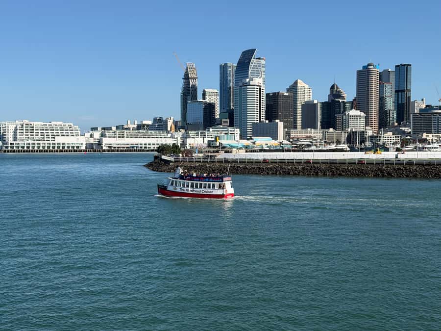 Auckland: Scenic Wine and Cheese Harbour Cruise - Rangitoto, the Harbour Bridge, and Bean Rock Lighthouse from the Water