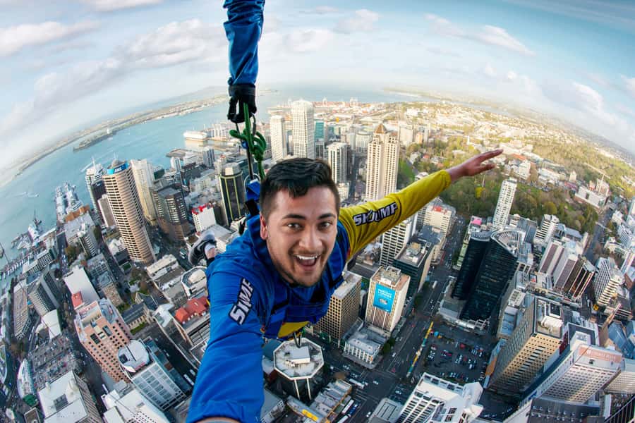 Auckland: SkyJump with Sky Tower Entry Ticket - 192 meters of Skyline power: what makes this SkyJump special