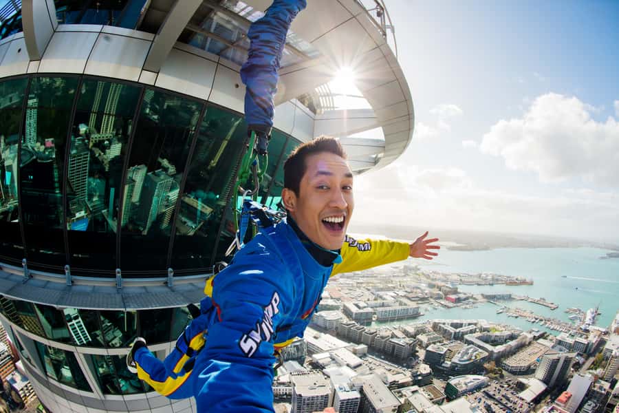 Auckland: SkyJump with Sky Tower Entry Ticket - The jump itself: 11 seconds at 85 km/h, wire-guided control
