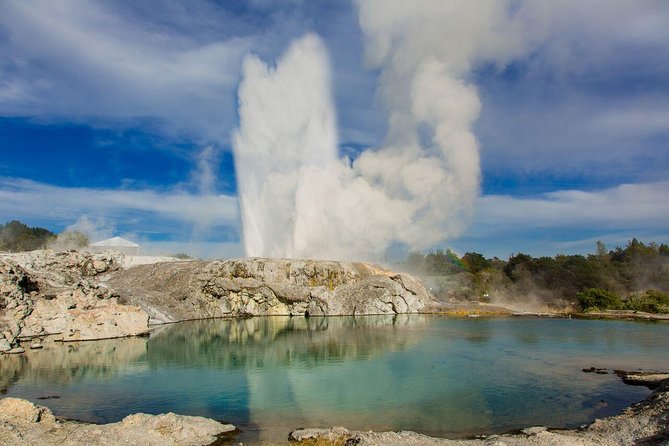 Auckland to Hobbiton Movie Set and Rotorua's Geothermal Valley - Key things that make this tour worth your time