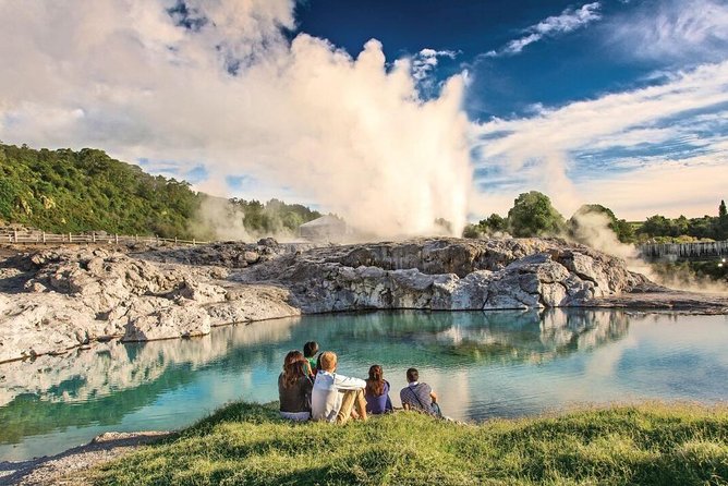 Auckland to Hobbiton Movie Set and Rotorua's Geothermal Valley - Guide style: what you can expect when things go right