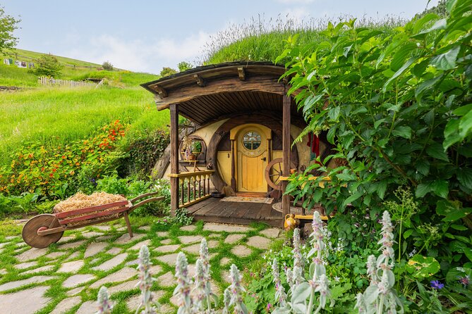Auckland to Rotorua, Hobbiton and Waitomo 1 Way Small Group Tour - The 6:00 am start: what the early pickup and Waikato drive add (and take away)