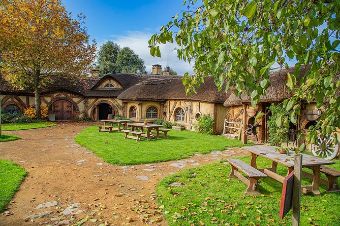 Auckland to Rotorua via Hobbiton Movie Set Tour - One Way - Getting picked up, then reaching Rotorua by 2:15pm